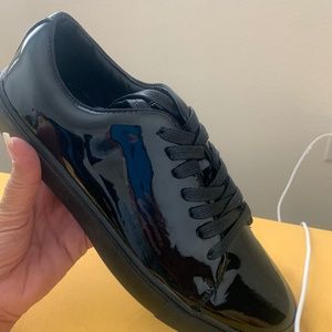 Mens ( or women’s) formal sneaker
